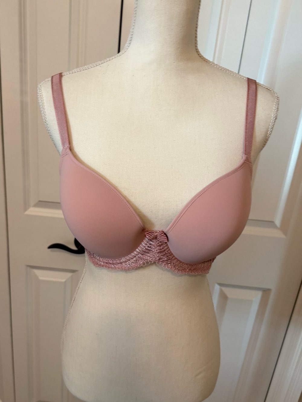 Wacoal La Femme Plunge Bra Size 36D EUC